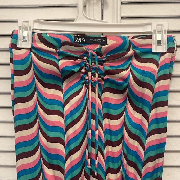 zara silk pants, cinch at the waist and flare at the bottom - Picture 2 of 3